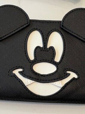 NWT Disney Loungefly Mickey Mouse Vampire Bat Wallet Glow In The Dark Halloween